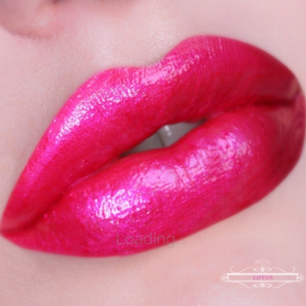 Lip Hybrid✨LOTUS✨ Vegan and Cruelty Free!!!